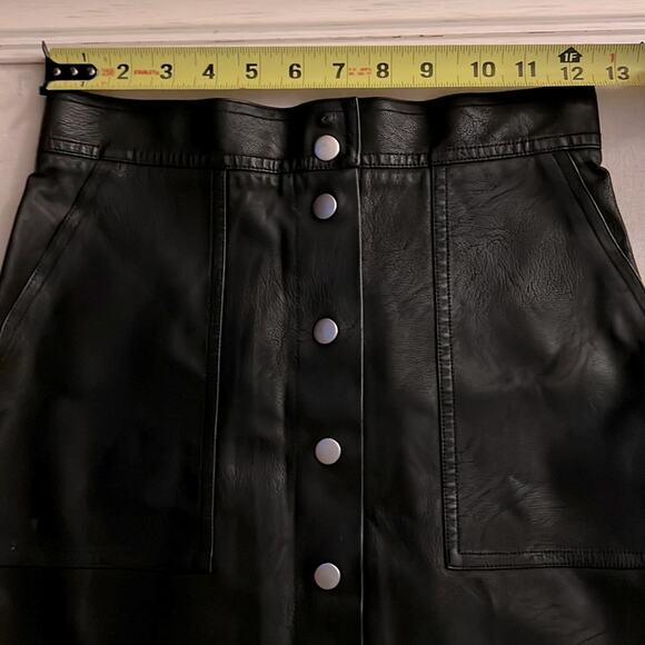 French Black snap front faux leather skirt XS - Picture 6 of 15